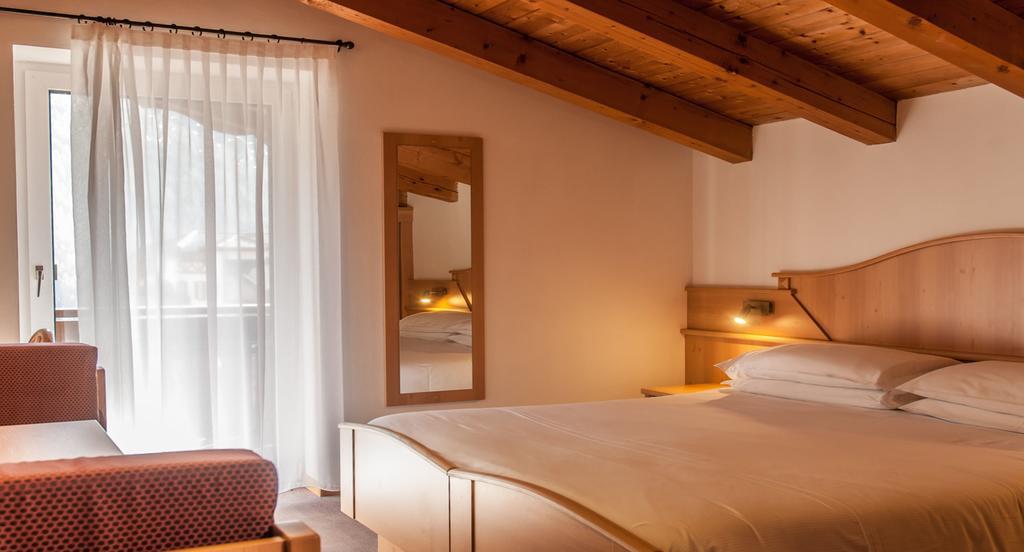 Hotel Ai Pini Vigo di Fassa Exterior foto