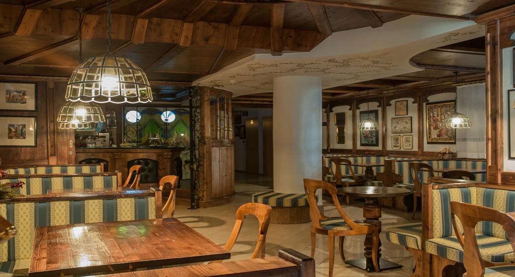 Hotel Ai Pini Vigo di Fassa Exterior foto