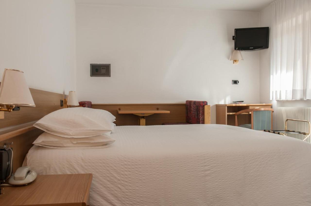 Hotel Ai Pini Vigo di Fassa Exterior foto